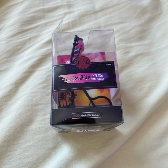 Urban Outfitters Eyelash Comb Curler - Picture 4 of 4